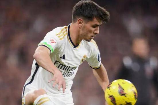 曝拜仁反挖皇马,24岁多面手爆发,身价将突破5000万_迪亚斯_球员_本