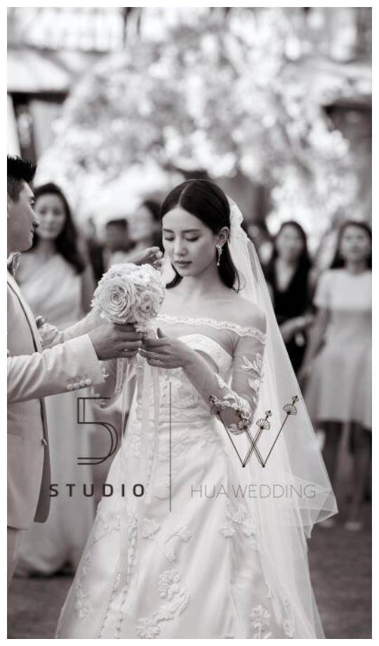 在家庭方面,刘诗诗一直都很低调,也很少在公开场合谈及自己的家庭生活