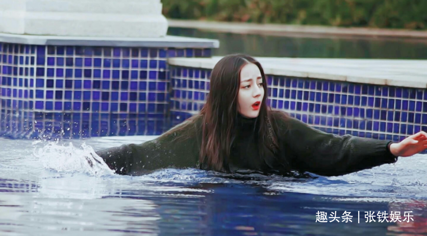 迪丽热巴分享国庆行程照片,出道即巅峰的她,曾配角热度超过女主_角色