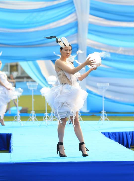 陈露闺蜜晒旧照?