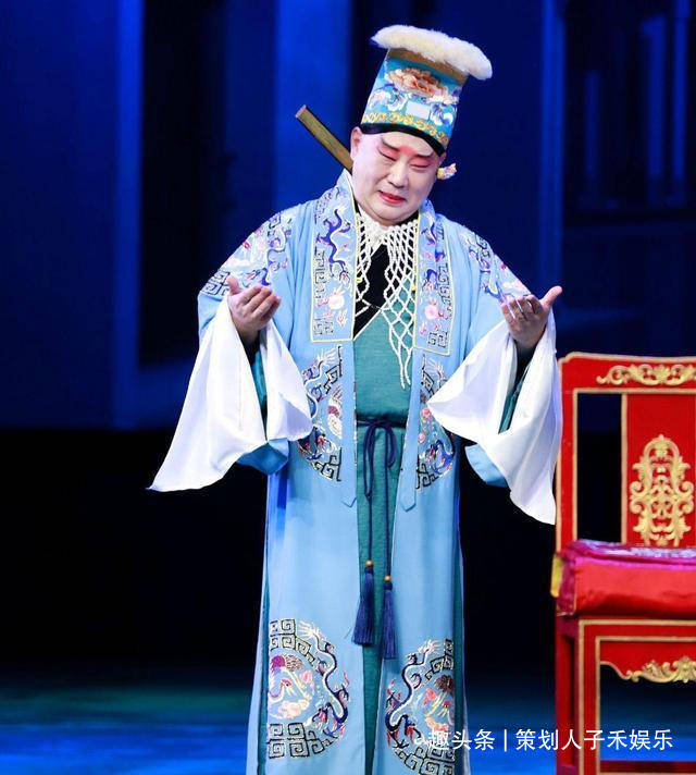 郭德纲没去看演出,栾云平高情商晒照来解围,网友表示:爱徒真棒_于谦