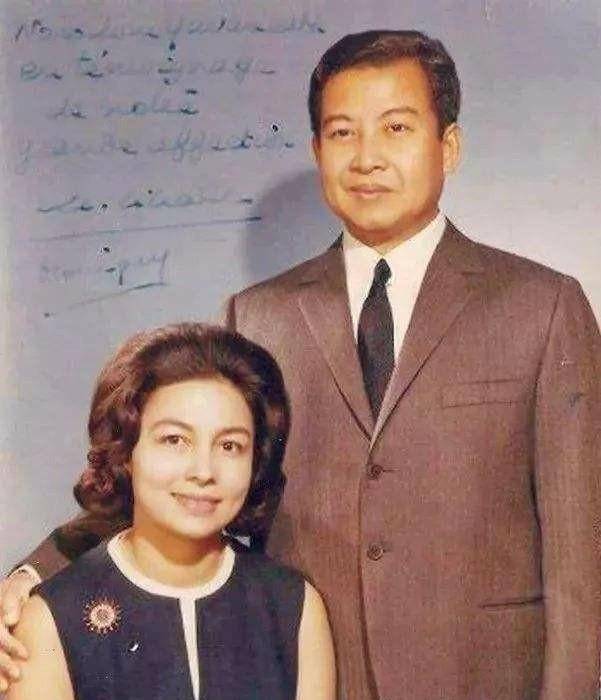 今年,莫尼克已经85岁高龄了,气质却依旧如当年一样优雅迷人