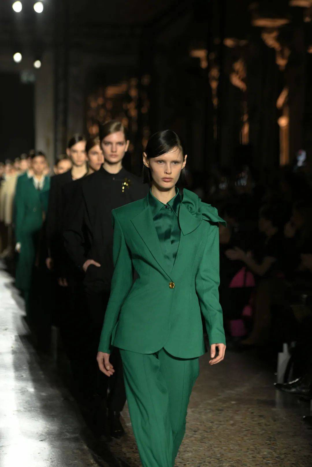 kavon 卡汶 《汉》中国知名女装设计师品牌kavon卡汶,创始人mary ho曾