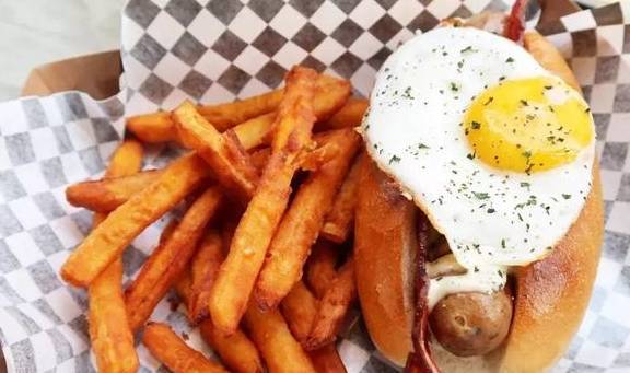 狗年最搭巨鹿路上这家新开的热狗店即将霸屏朋友圈