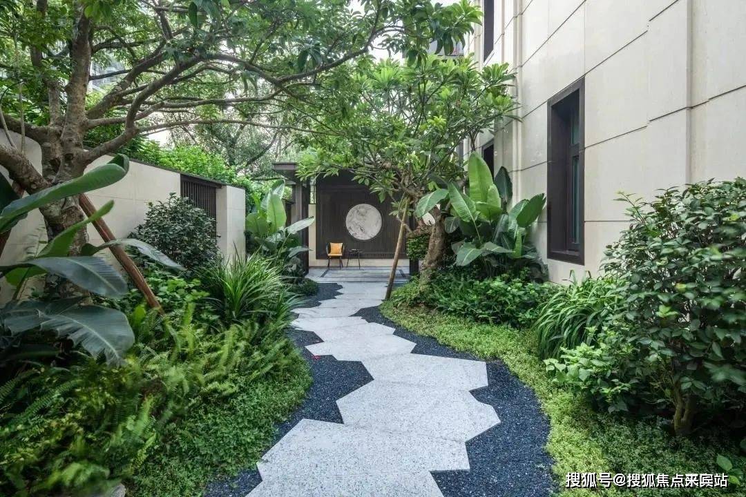 在园林设计上充分顺应广东人对岭南园林的钟爱,以佛山梁园为蓝本,打造