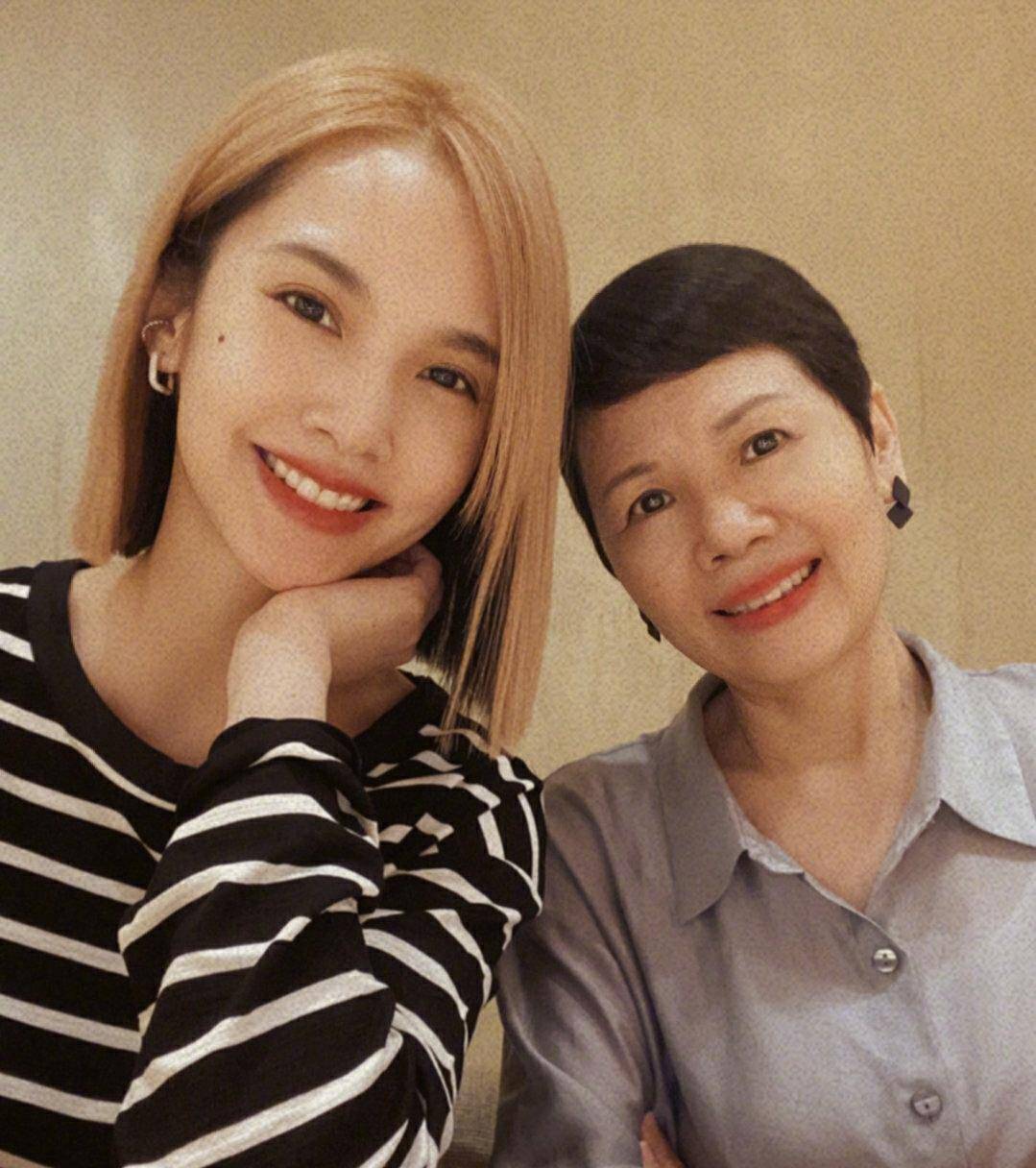 杨丞琳凌晨发文:她的开心是来自于我的快乐,成为你的女儿,是我人生中