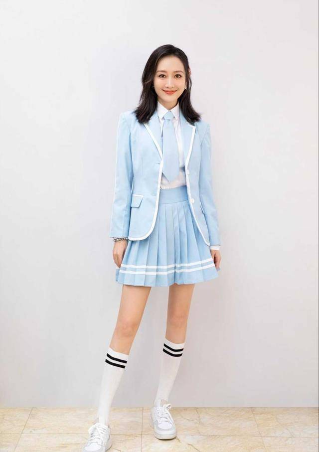 感觉是从少女漫穿越出来的女孩~而且,因为《乘风破浪的姐姐》的热播