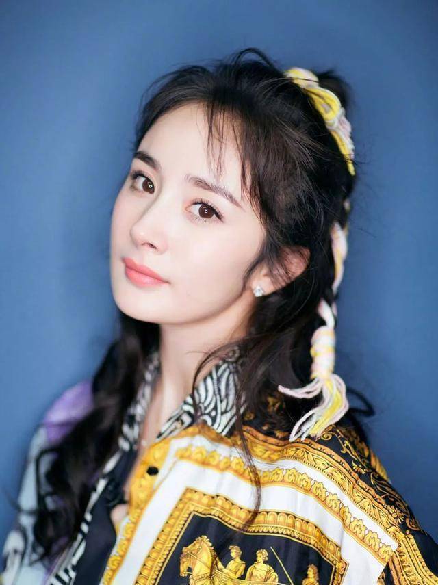 从发际线岌岌可危,到如今的蓬松自然,杨幂到底有没有去植发?