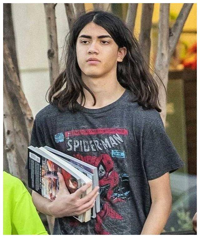 迈克尔·杰克逊22岁小儿子最新照片揭秘,网友一直关注!