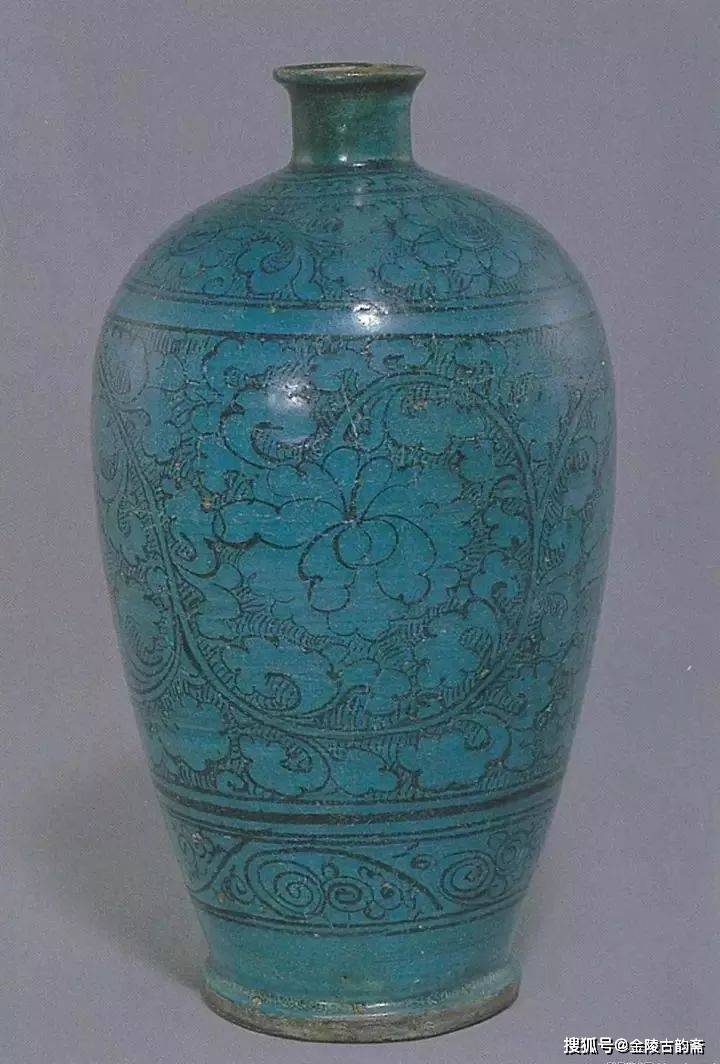 元-明 孔雀蓝釉黑花牡丹唐草纹梅瓶 高24.