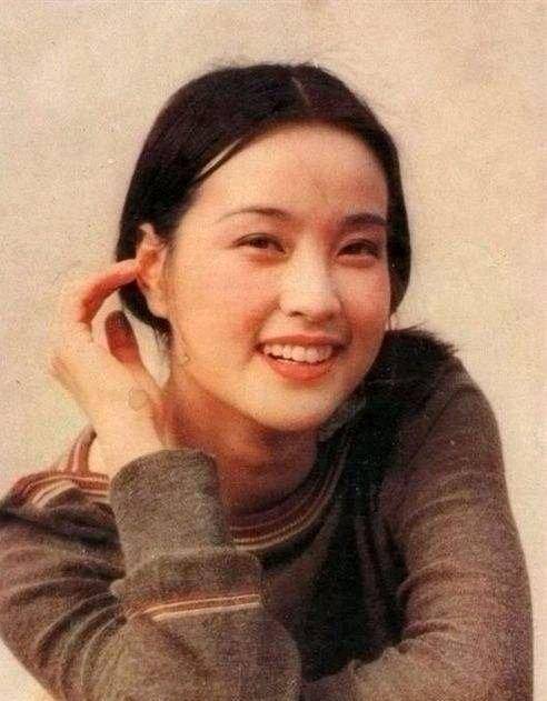 刘晓庆近照被疑整容后遗症,面部僵硬,美颜的锅?_网友_感觉_地方