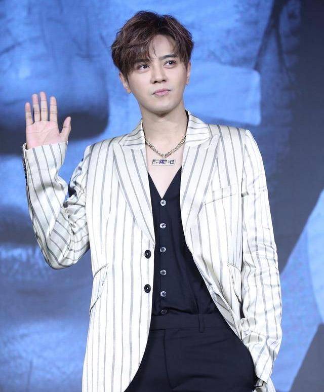 "管不住下半身"的7位明星,一个比一个会"作",不值得同情_李易峰