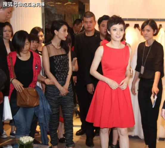 39岁孙俪同框42岁高圆圆,一个从容大方气场足,一个畏畏缩缩不自信