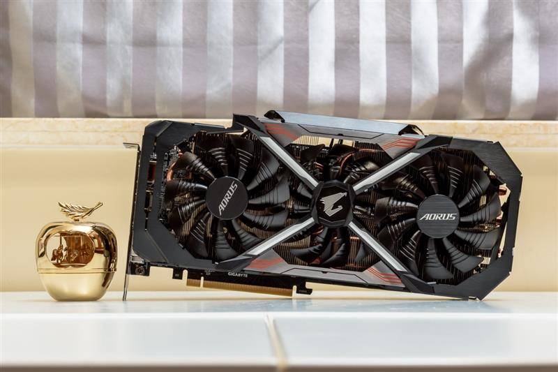 技嘉aorus rtx 2060测试_散热_高度_部分