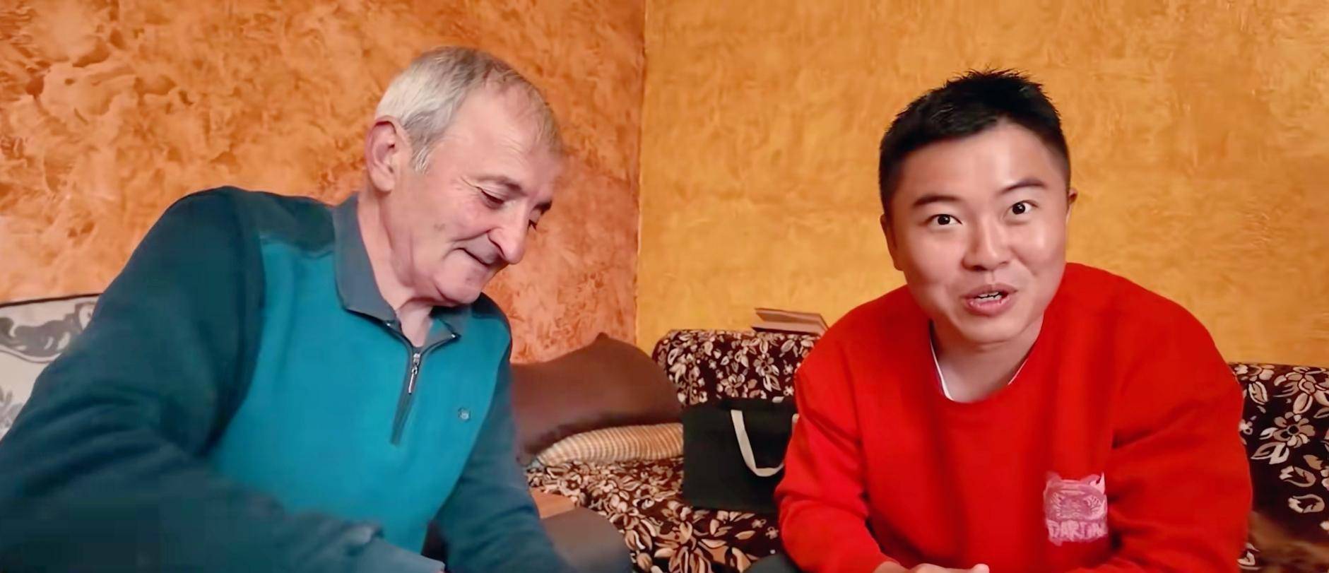 汪汪这次来亚美尼亚,他给老丈人换了新电视.