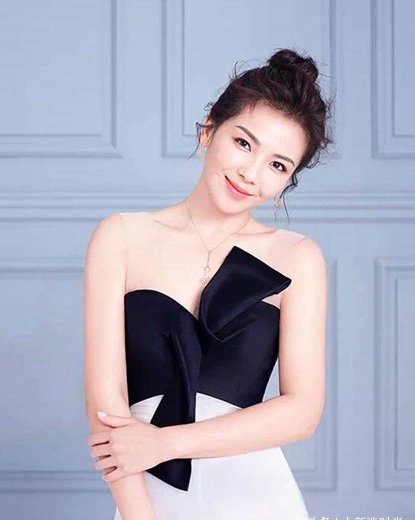 刘涛41岁了还这么不低调,穿时尚裙身材太惊艳,气质好到认不出_年龄