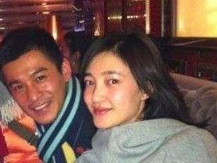 王丽坤被他睡了8年,转身被绿并和别人"奉子成婚",如今仍单身_乔振宇