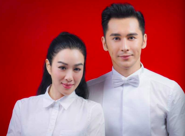 有种秀恩爱叫唐嫣"结婚照",别人都中规中矩,她却和别人不一样_沈腾