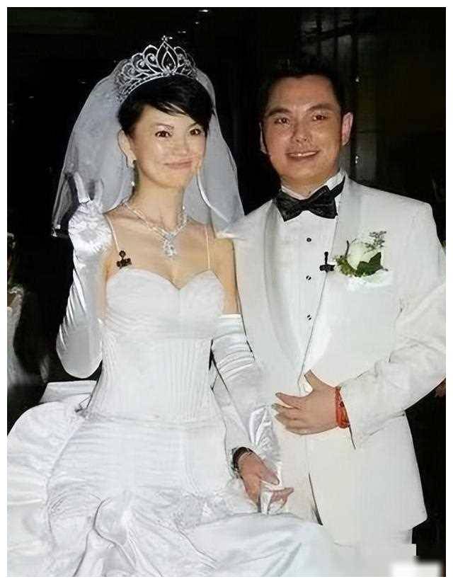 秦海璐为何自降身价,嫁离异男看见王新军对妻子cp态度,豁然开朗_人生