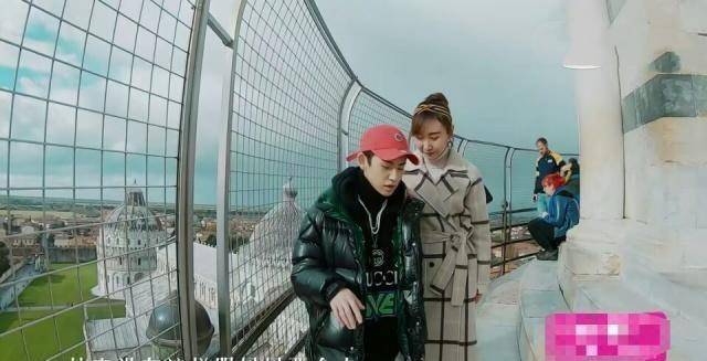 小鬼王琳凯做客李佳琦出镜间,将never拥入怀中,粉丝