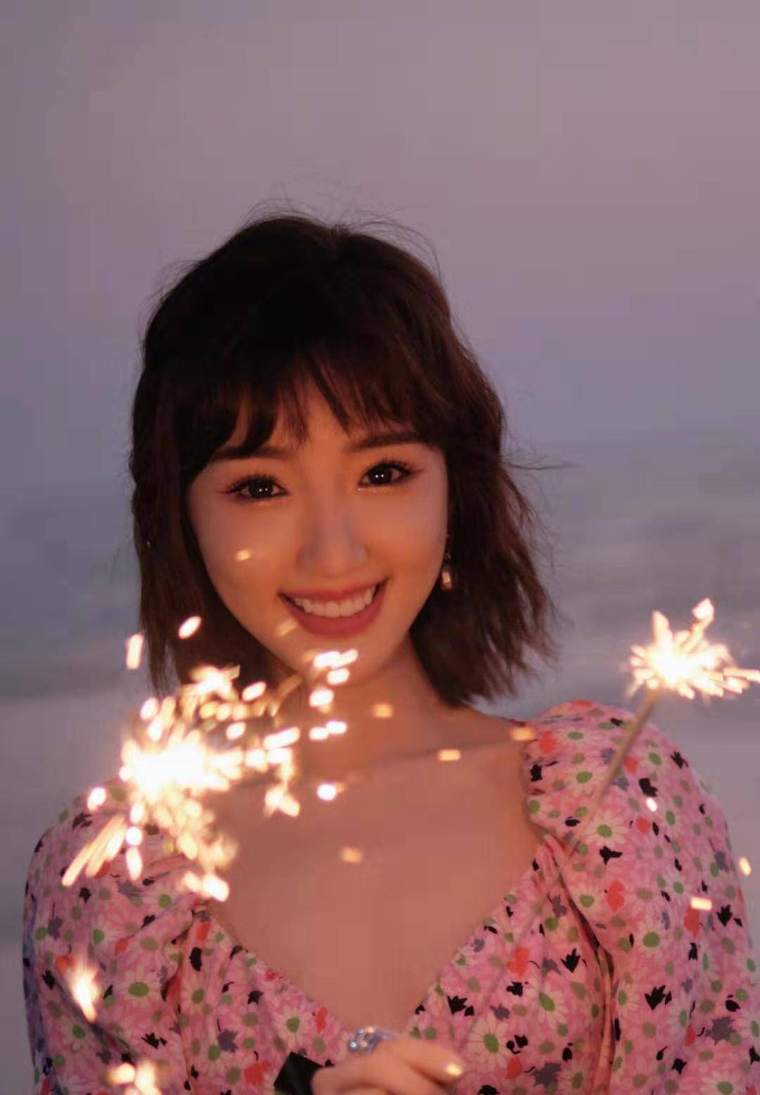 毛晓彤跟张萌夫妇聚会,杨玏被拍到现身,随后立刻被剪疑似被公关