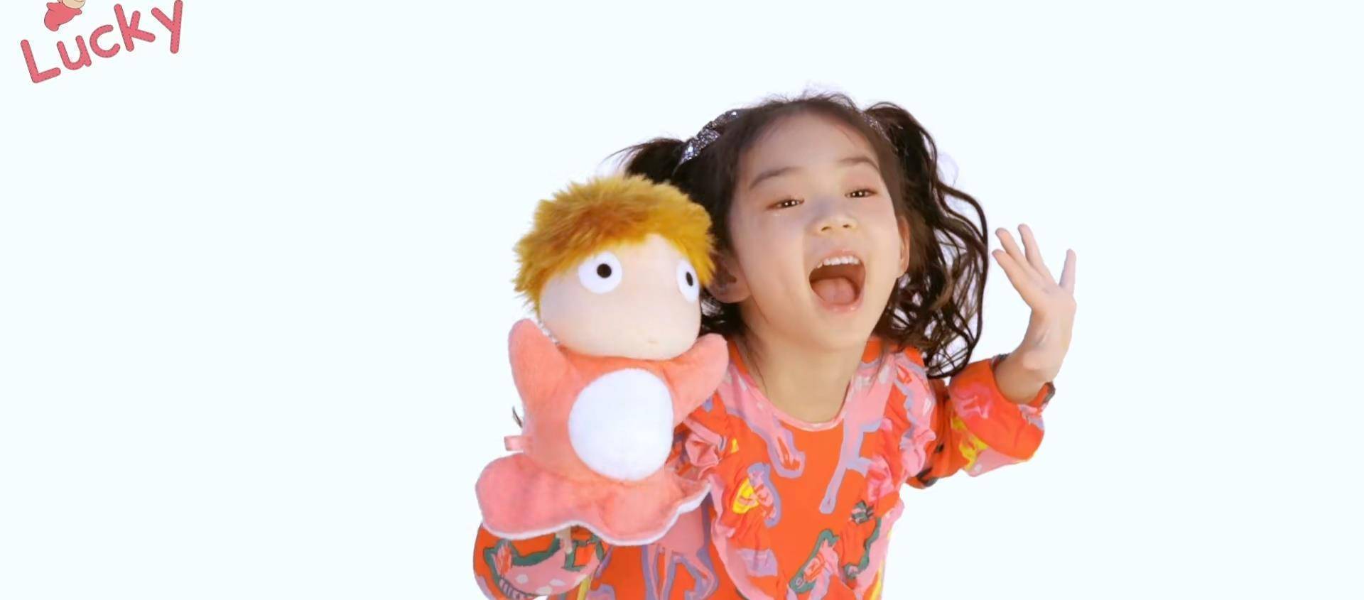 李承铉戚薇教lucky 跳波妞舞,全程都被表情抢镜,真是老天爷赏饭吃