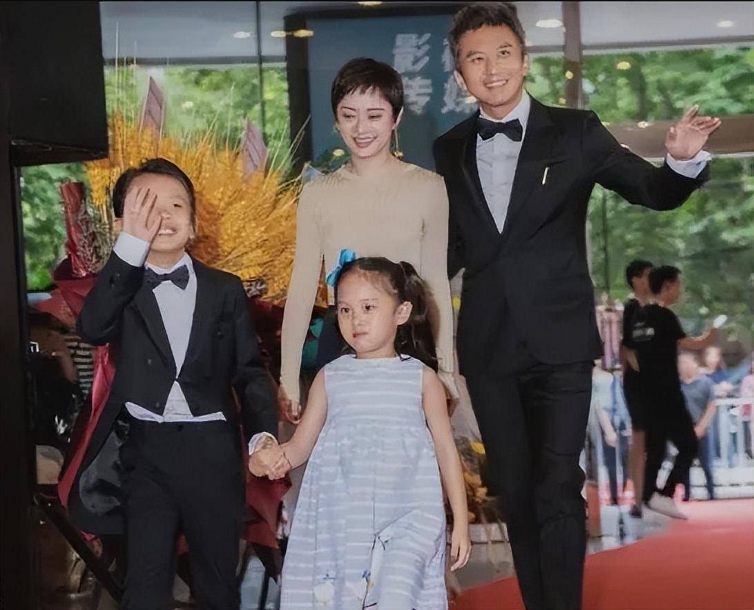 孙俪一家走红毯!