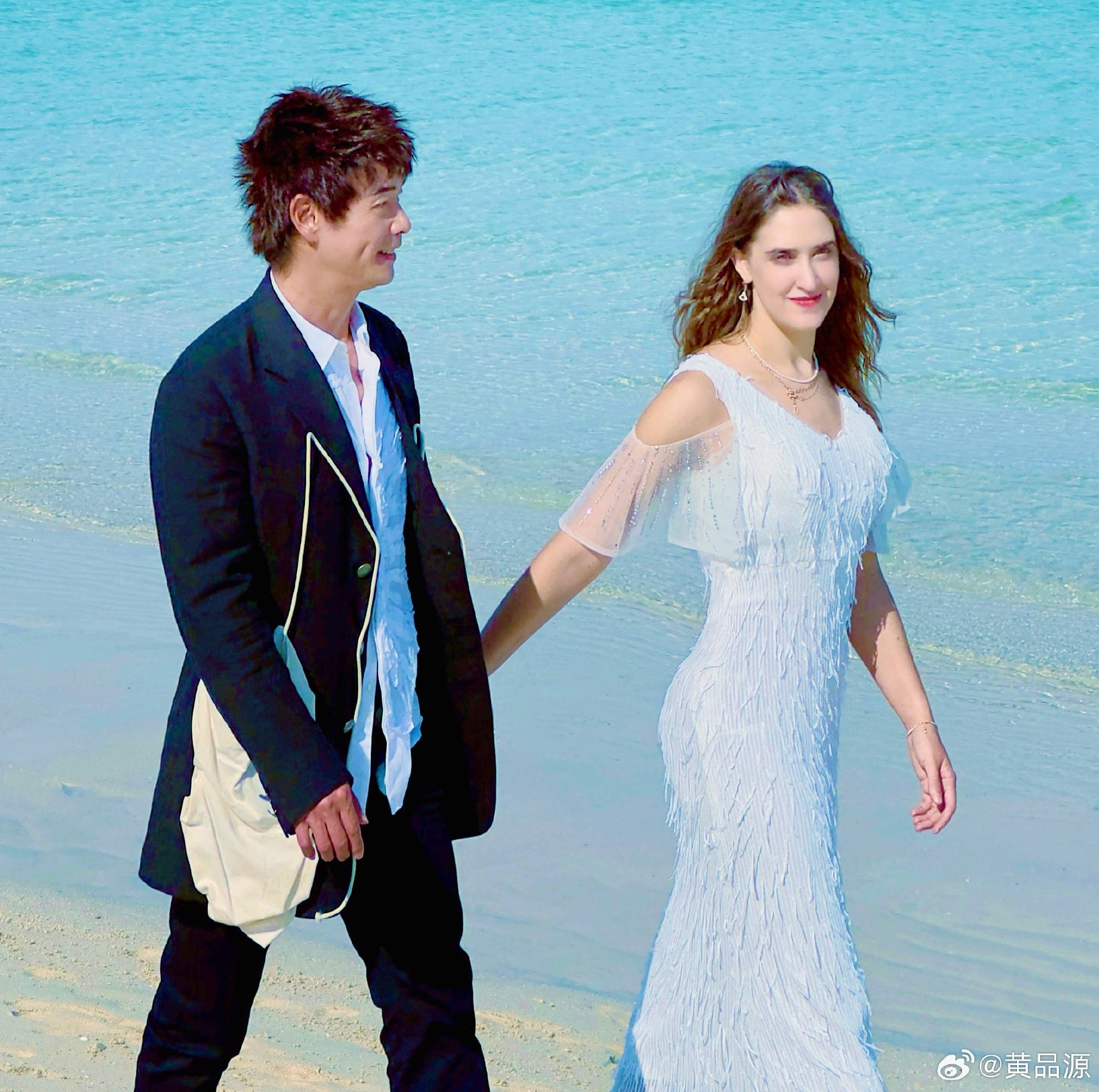 55岁黄品源官宣再婚喜讯,迎娶俄罗斯钢琴家美女,郎才女貌好般配_艾琳