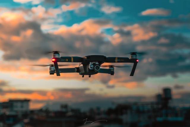 无人机技术的飞速发展及其带来的挑战