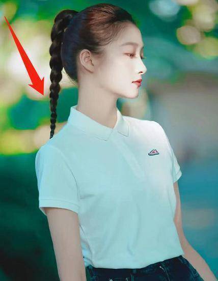 杨紫薄荷绿长裙出镜,清新编发造型,教你"编"出时髦_时尚_发夹_技巧