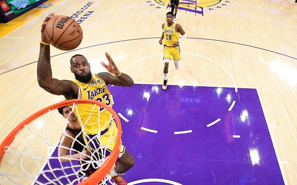 原创詹姆斯奋战到加时才突破40000分大关但最终却累得连投篮都进不了