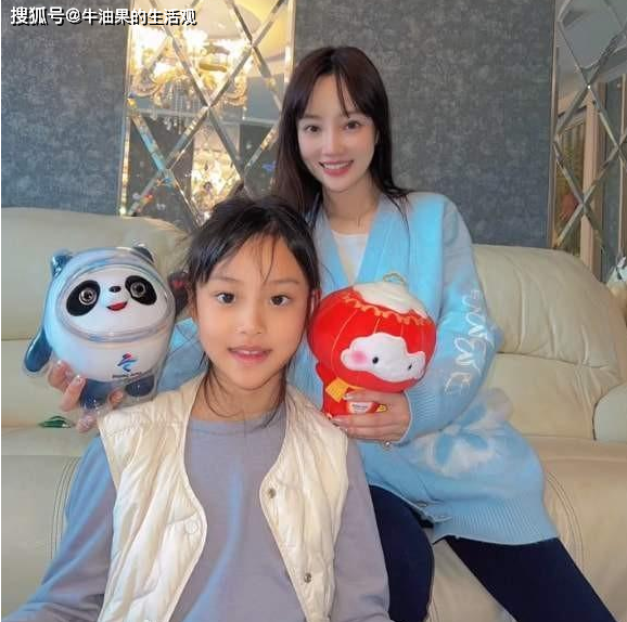李小璐女儿甜馨注销账号因cos细节被网暴网友放过孩子吧