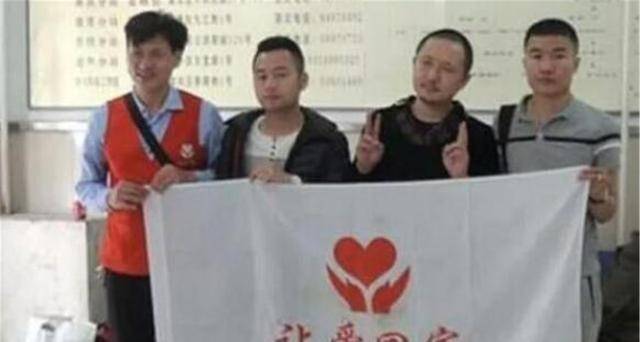 曾经的童星李传,9岁成名家境富裕,后来为何流浪街头拾荒为生_生活