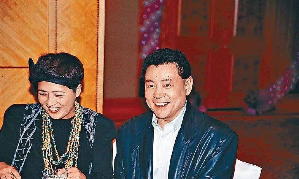 刘銮雄勾搭漂亮女星成瘾,发妻宝咏琴抑郁而死,豪门原配总是错付