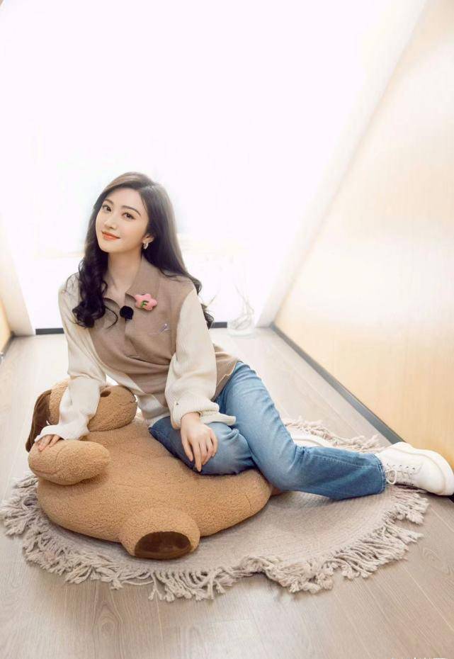 景甜这一身休闲穿搭自带气质,忒适合时尚小白借鉴_元素_层次_基础