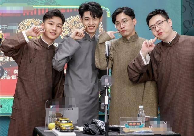 为竞选招生办主任,云鹤九霄下场直播,三人汇总没张云雷一个人多_收入