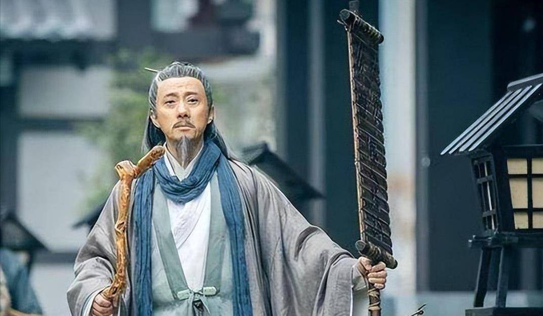 袁天罡给三人看相,预言他们必能当大官,三人走后袁天罡直叹可惜_时候