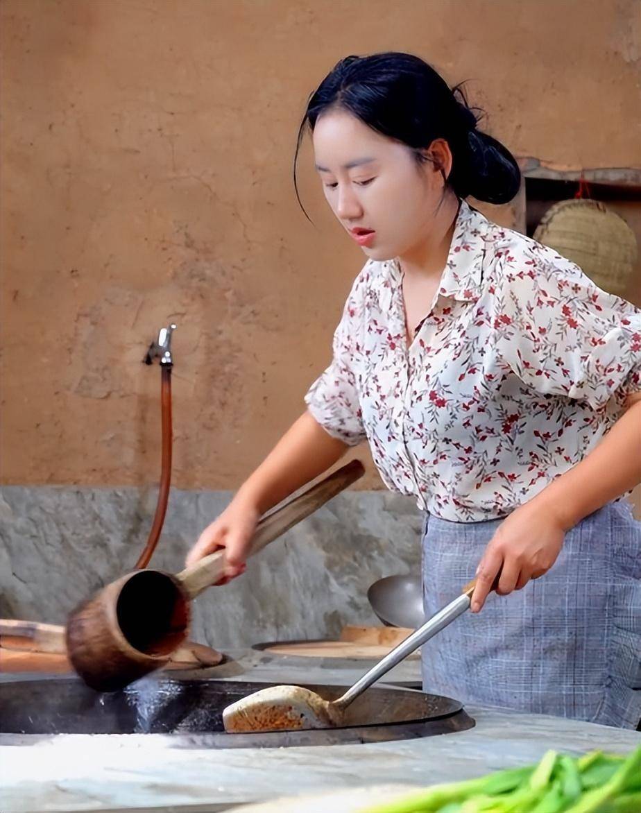 福建村妇:23岁离婚,25岁办厂,30岁破产,返乡后被央视点名表扬_沈丹