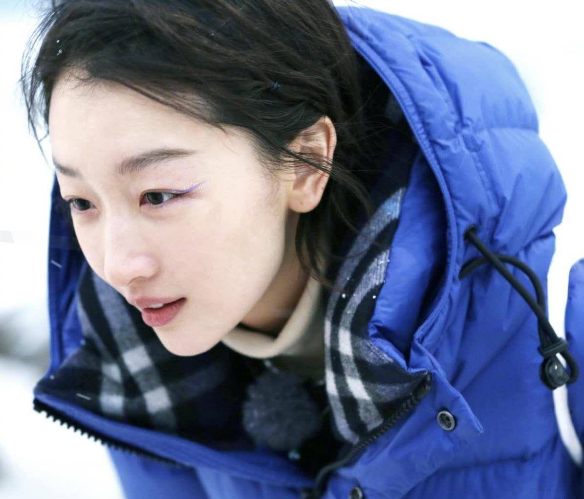 周冬雨经常晒出一些很搞笑的照片,前几天她还在个人社交账号上面晒出