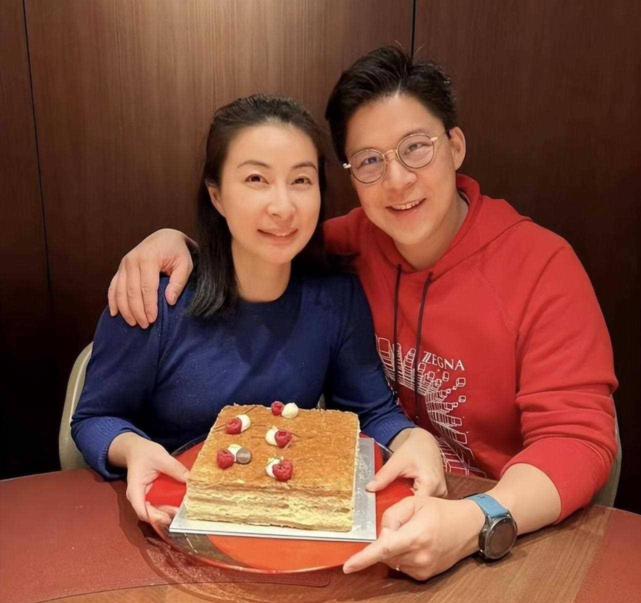 郭晶晶遭到网友质疑,集体请求她手下留情,别和普通人抢饭碗