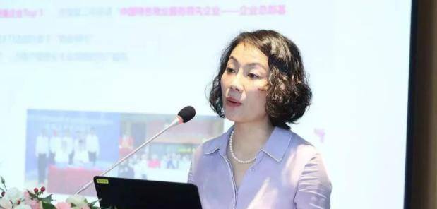 万科金牌秘书朱旭:年薪849万,年终奖1千万,为何46岁依旧单身?