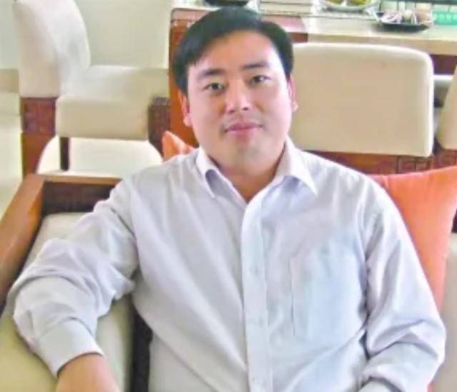 叶国富:从中专生逆袭集团董事长,靠卖小饰品挣下221