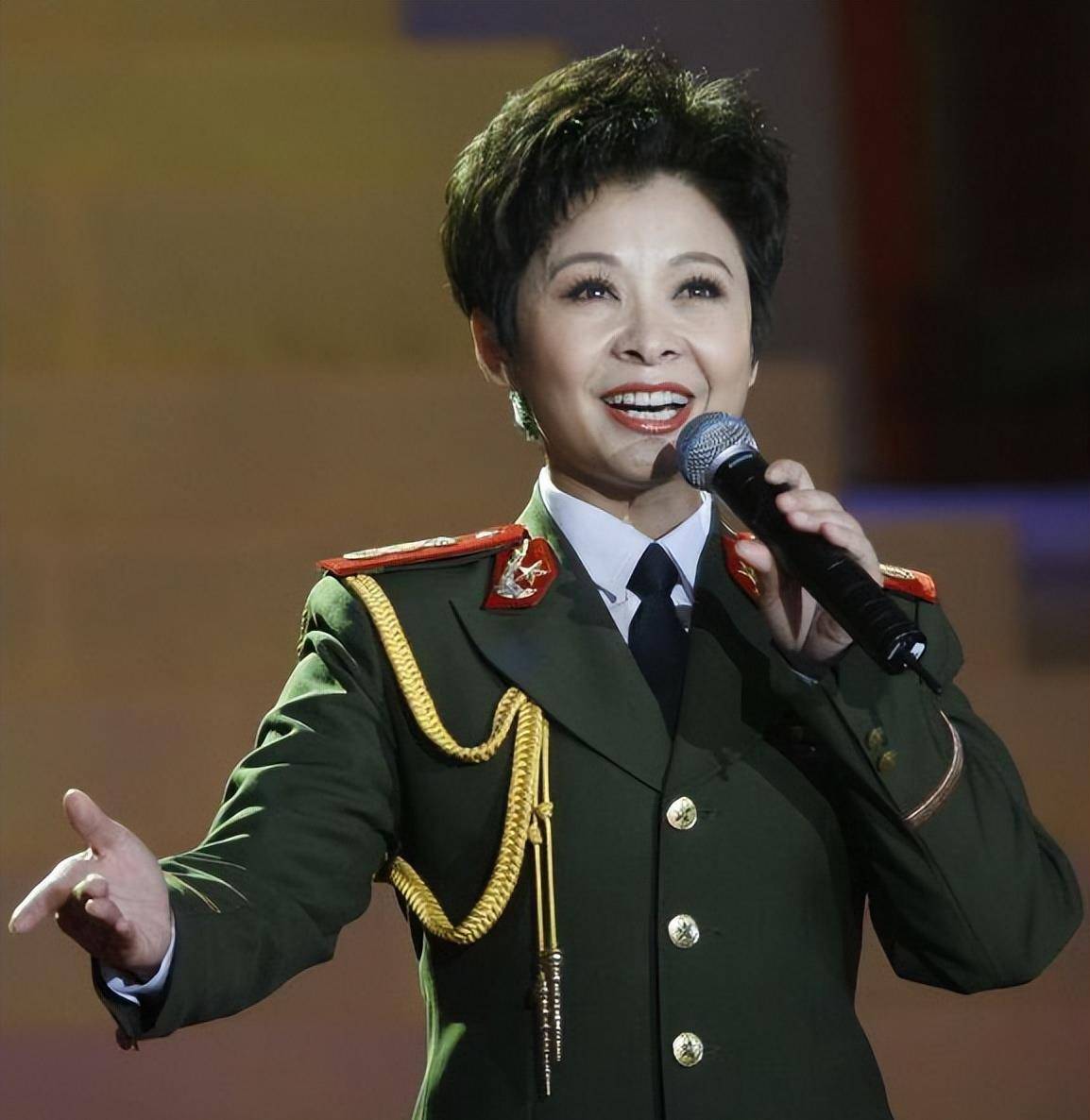 58岁董文华说出真相,揭露了曾经被"封"的原因,原来我们都错怪她了