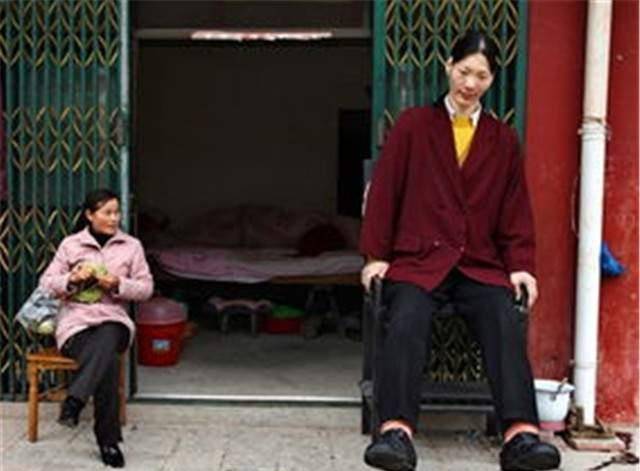 曾金莲:14岁时身高已超姚明,却在18岁猝死,至今仍没有下葬_家人_篮球