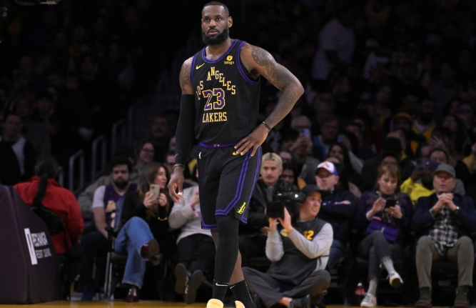 这不仅仅是对詹姆斯个人职业生涯的一大荣誉,更是对整个nba以及篮球