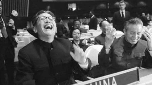 养父章士钊,丈夫乔冠华,女婿陈凯歌,她被称为民国最后一位名媛_谈雪卿