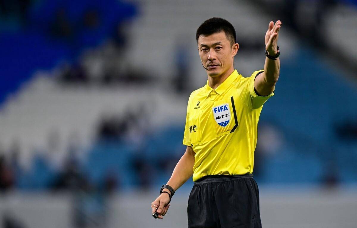 国际级裁判付明将担任主裁判; 第一助理是来自河南的国际助理裁判曹毅