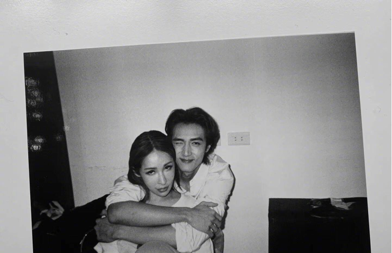 萧亚轩因脑压过高挂急诊,小16岁男友曾因吐血入院?_身体_工作_黄皓