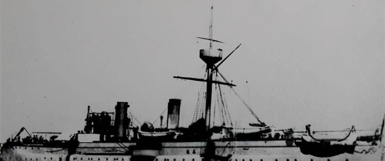 对此专家们只得出了一个答案,那就是经远舰曾与日本军舰发生过近距离