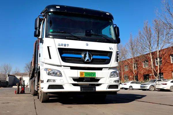 李韶博:北奔重卡高效出勤 短途接驳大显神通 | 卡车之友网_牵引车